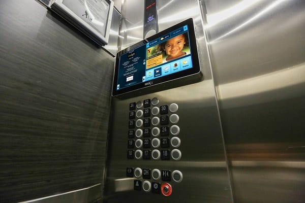 Màn hình quảng cáo trong thang máy ngày càng phổ biến và được yêu thích