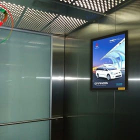 Màn hình LCD lắp trong thang máy tạo không gian thoải mái và dễ dàng thu hút người xem