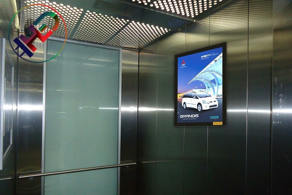 Màn hình LCD lắp trong thang máy tạo không gian thoải mái và dễ dàng thu hút người xem