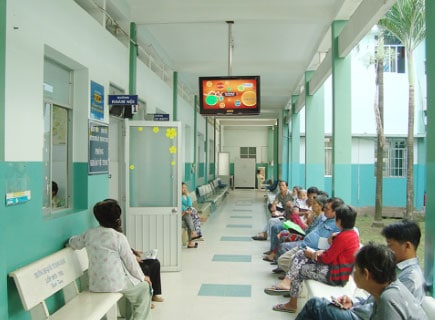 màn hình quảng cáo hành lang bệnh viện