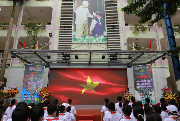 ung-dung-cua-man-hinh-led-trong-truong-hoc