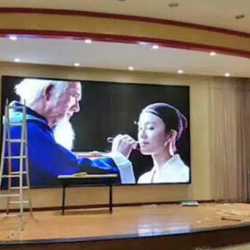Cong-trinh-thi-cong-man-hinh-led-tai-dak-lak