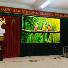 Cong-trinh-thi-cong-man-hinh-led-tai-quang-ngai
