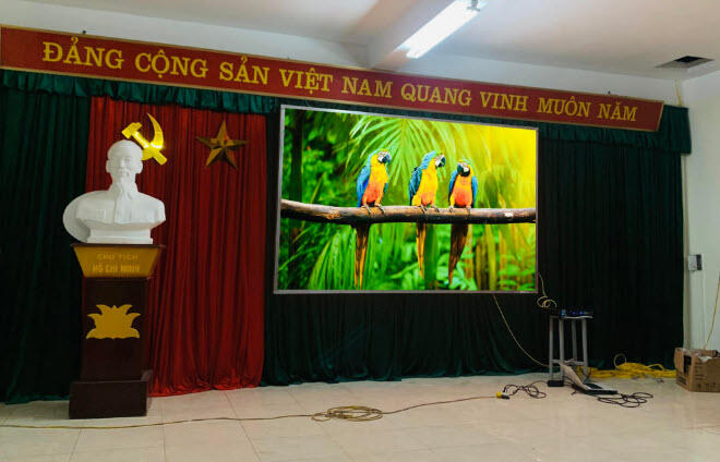 Cong-trinh-thi-cong-man-hinh-led-tai-quang-ngai