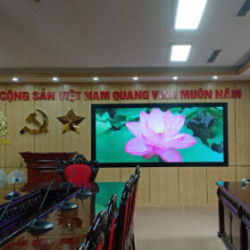 Cong-trinh-thi-cong-man-hinh-led-tai-quang-tri