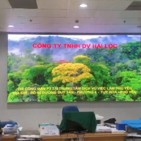 Thi-cong-man-hinh-led-p4-trung-tam-dich-vu-viec-lam-phu-yen