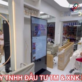 Lắp đặt màn hình quảng cáo chân Đứng Cảm Ứng 4K cửa hàng tóc giả Minh Nhật
