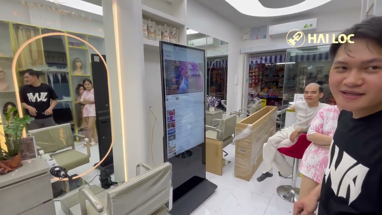 Thi công màn hình LED 4K Android 9.0 cho tiệm tóc giả Minh Nhật ngõ Văn Chương - Hình ảnh dự án thực tế LED Hải Lộc thi công